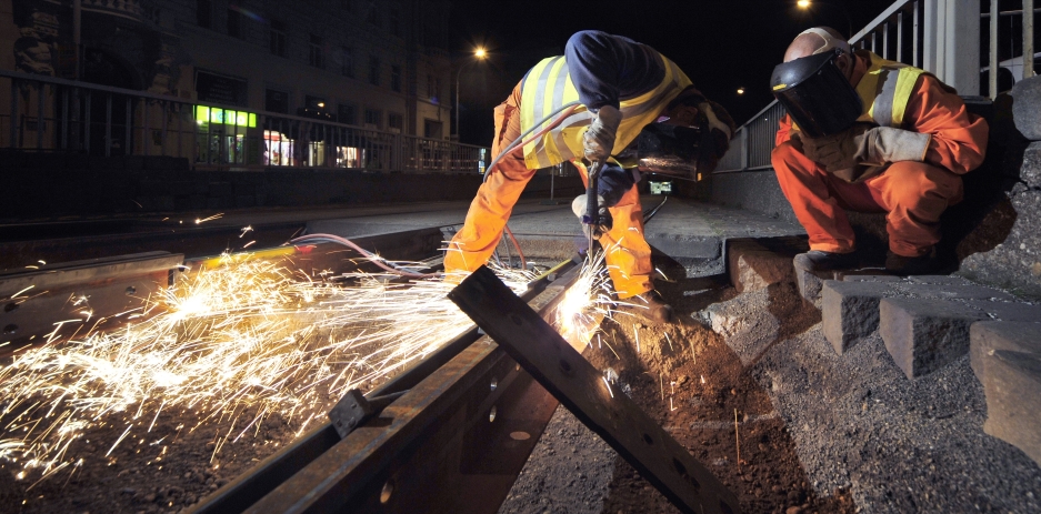 Nächtliche Instandhaltungsarbeiten der Straßenbahngleise in der Währinger Straße.