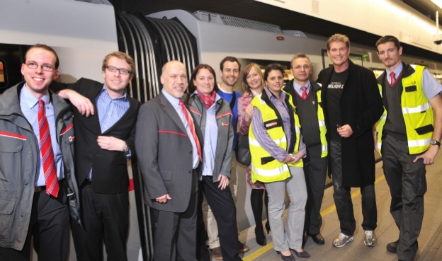 'Nightrider' David Hasselhoff präsentiert seine neue CD in einem V-Zug der Wiener U-Bahn.