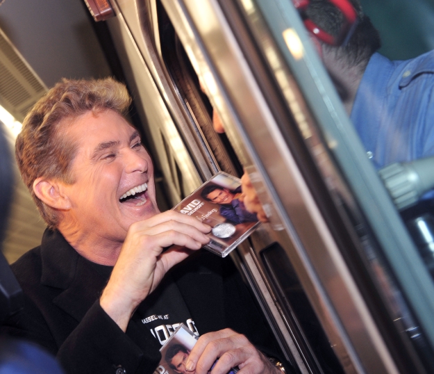 'Nightrider' David Hasselhoff präsentiert seine neue CD in einem V-Zug der Wiener U-Bahn.