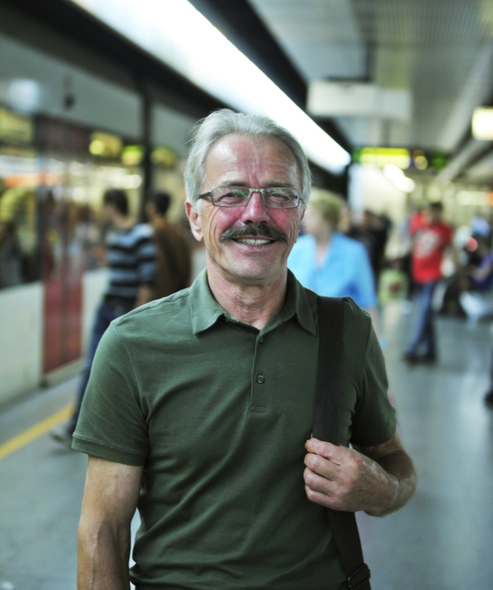 Senior in der Station Westbahnhof der U6.