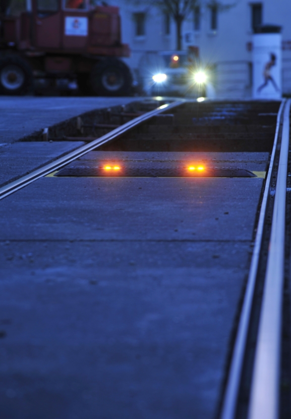 Zur Sicherung des Baustellenbereichs in der Güpferlingsstraße im 17. Wiener Gemeindebezirk `kommen erstmals sogenannte 'Lane-Lights zum Einsatz.