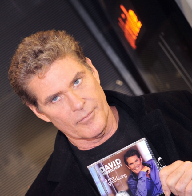 'Nightrider' David Hasselhoff präsentiert seine neue CD in einem V-Zug der Wiener U-Bahn.