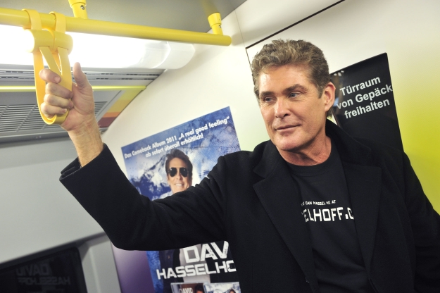 'Nightrider' David Hasselhoff präsentiert seine neue CD in einem V-Zug der Wiener U-Bahn.