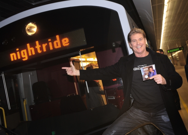 'Nightrider' David Hasselhoff präsentiert seine neue CD in einem V-Zug der Wiener U-Bahn.