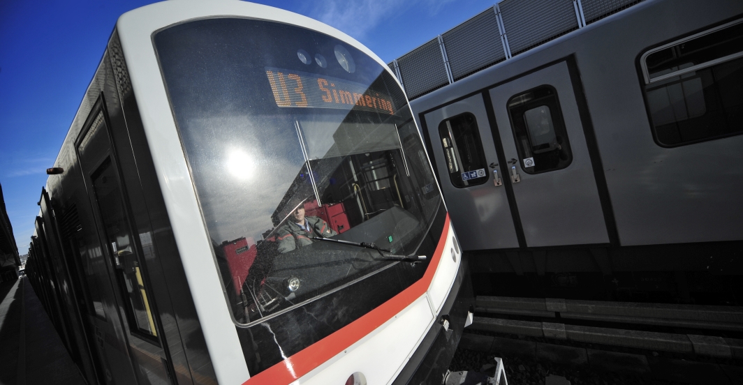 V-Zug der Linie U3 in der Station Ottakring.