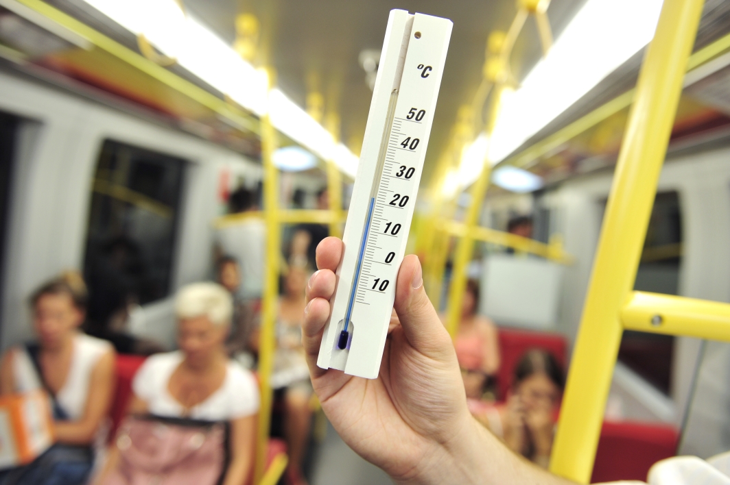 Trotz großer Hitze ist es in den Zügen der klimatisierten Wiener U-Bahn angenehm kühl.