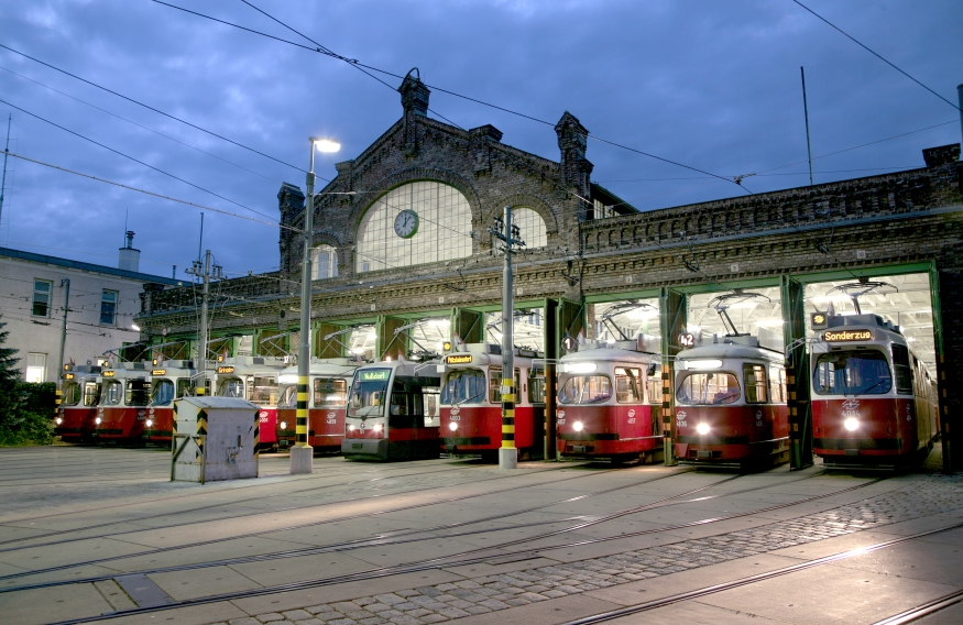 Bahnhof Gürtel mit div Zügen  Juni 2011