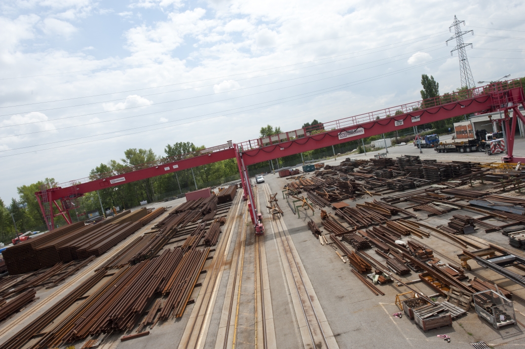 In der Oberbauwerkstätte der Wiener Linien werden jedes Jahr mehrere Kilometer Schienen für das Verkehrsnetz der Wiener Linien hergestellt.