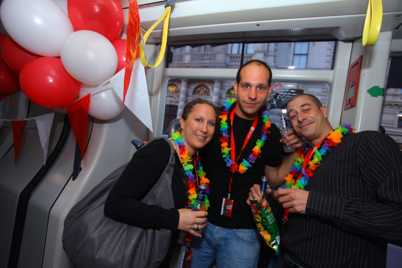 Die Wiener Linien verlosten über ihre Facebook-Seite eine Bim-Party für 60 Personen. Am 28. Mai 2011 stieg die dreistündige Party. In einer zu Party-Bim umgestalteten Niederflur-Straßenbahn ging es bei Musik und guter Laune durch Wien.