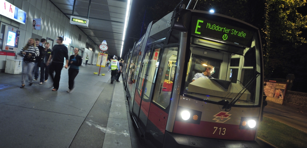 Als Ersatz für die teilweise gesperrte U6 wird die Linie E von Westbahnhof bis Nussdorfer Strasse auch in den Naechten an den Wochenenden geführt.