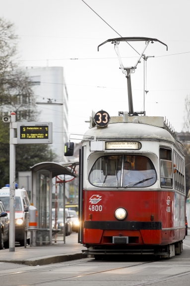 Straßenbahn auf der Linie 33.