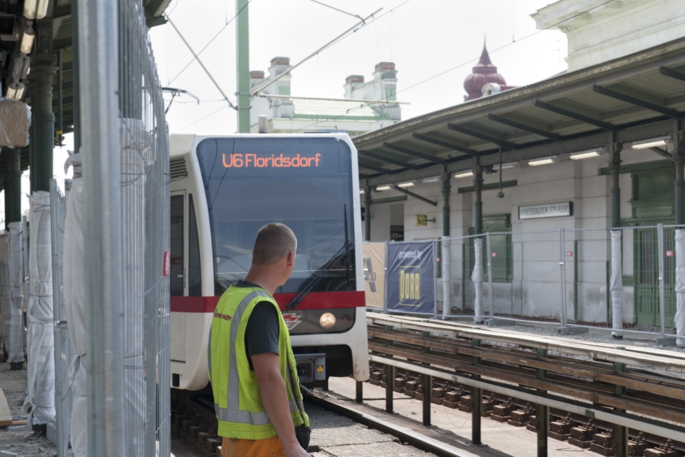 Im Juli 2011 begannen die Sanierungsarbeiten in der U6-Josefstädterstraße. Dabei wurde das Mauerwerk saniert, undichte Mauerteile erneuert und die über 110 Jahre alte Station komplett saniert.