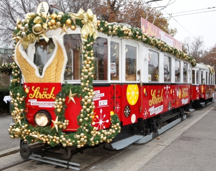 Die Ströck-Weihnachtsbim der Wiener Linien 2011.