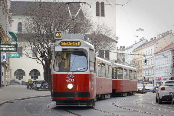 Straßenbahn auf der Linie 40.