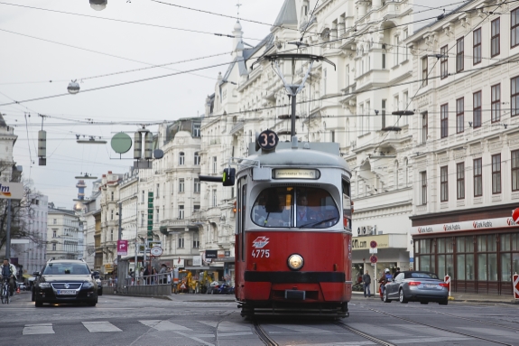 Straßenbahn auf der Linie 33.