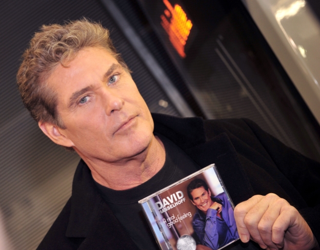 'Nightrider' David Hasselhoff präsentiert seine neue CD in einem V-Zug der Wiener U-Bahn.