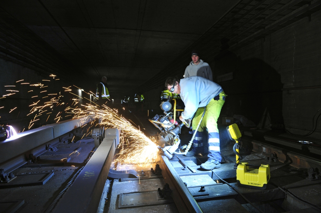 Nächtliche Wartungsarbeiten der Wiener Linien entlang der Strecke der U4.