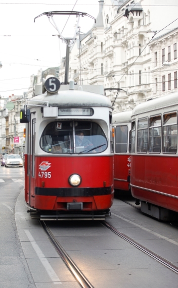 Straßenbahn der Linie 5.