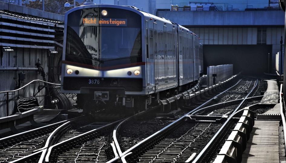 V-Zug der Linie U3 in der Station Ottakring.