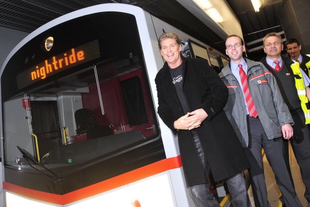 'Nightrider' David Hasselhoff präsentiert seine neue CD in einem V-Zug der Wiener U-Bahn.