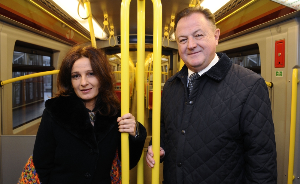 Die Wiener Linien praesentieren in der U2 Station Stadion die neue Stimme der Wiener Linien. Im Bild: Angela Schneider, Wiener Linien Geschaeftsfuehrer Eduard Winter.