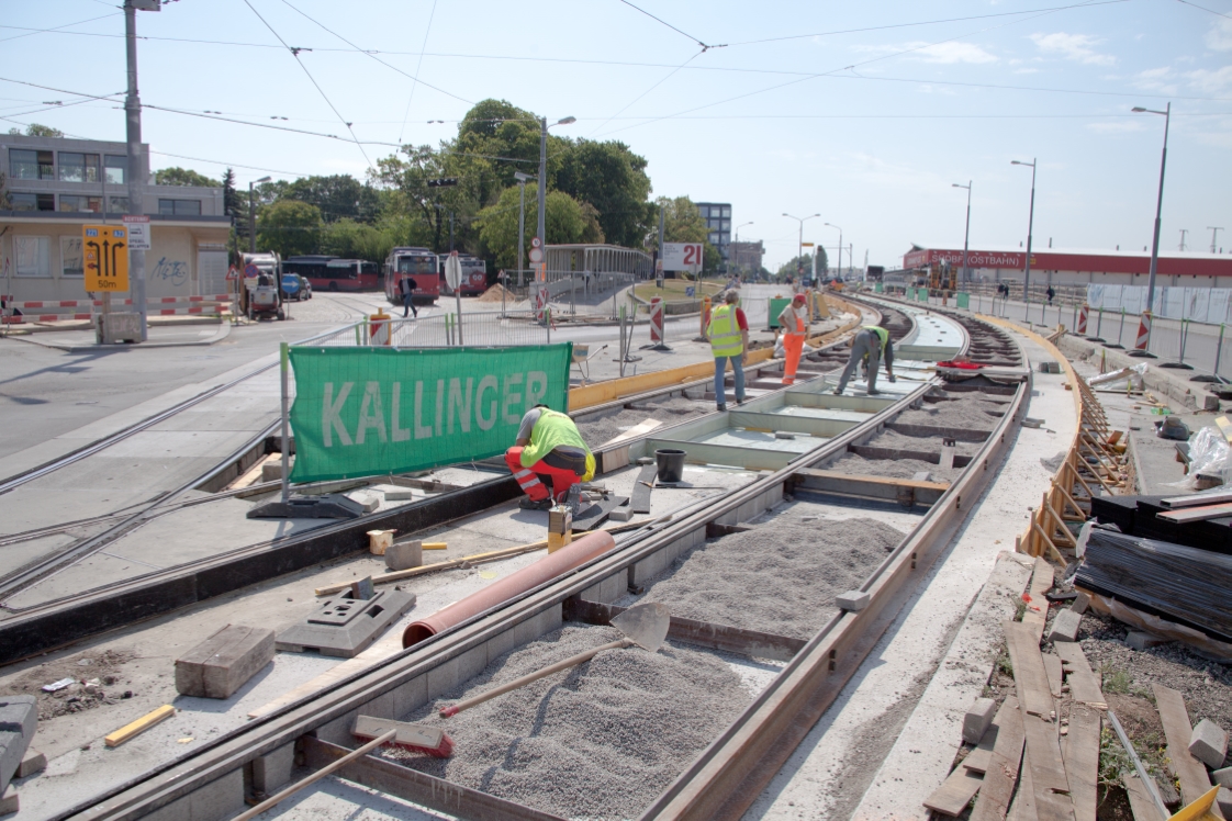 Situation Bereich Südbahnhof, Gleisbauarbeiten, Verlängerung Linie D, Arbeiter, Mai 12