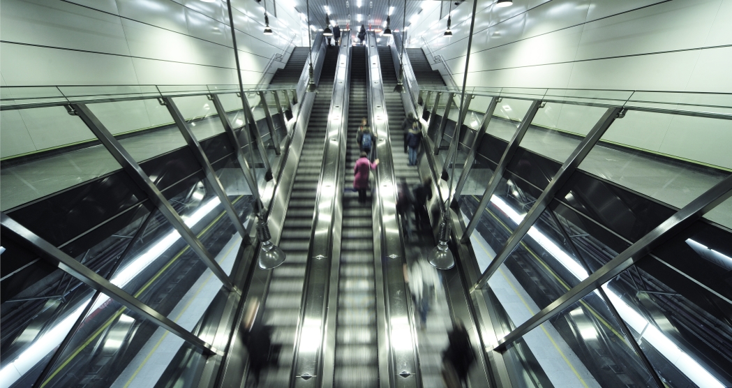 Rolltreppen zu den Bahnsteigen der Linie U2 in der Station Praterstern.