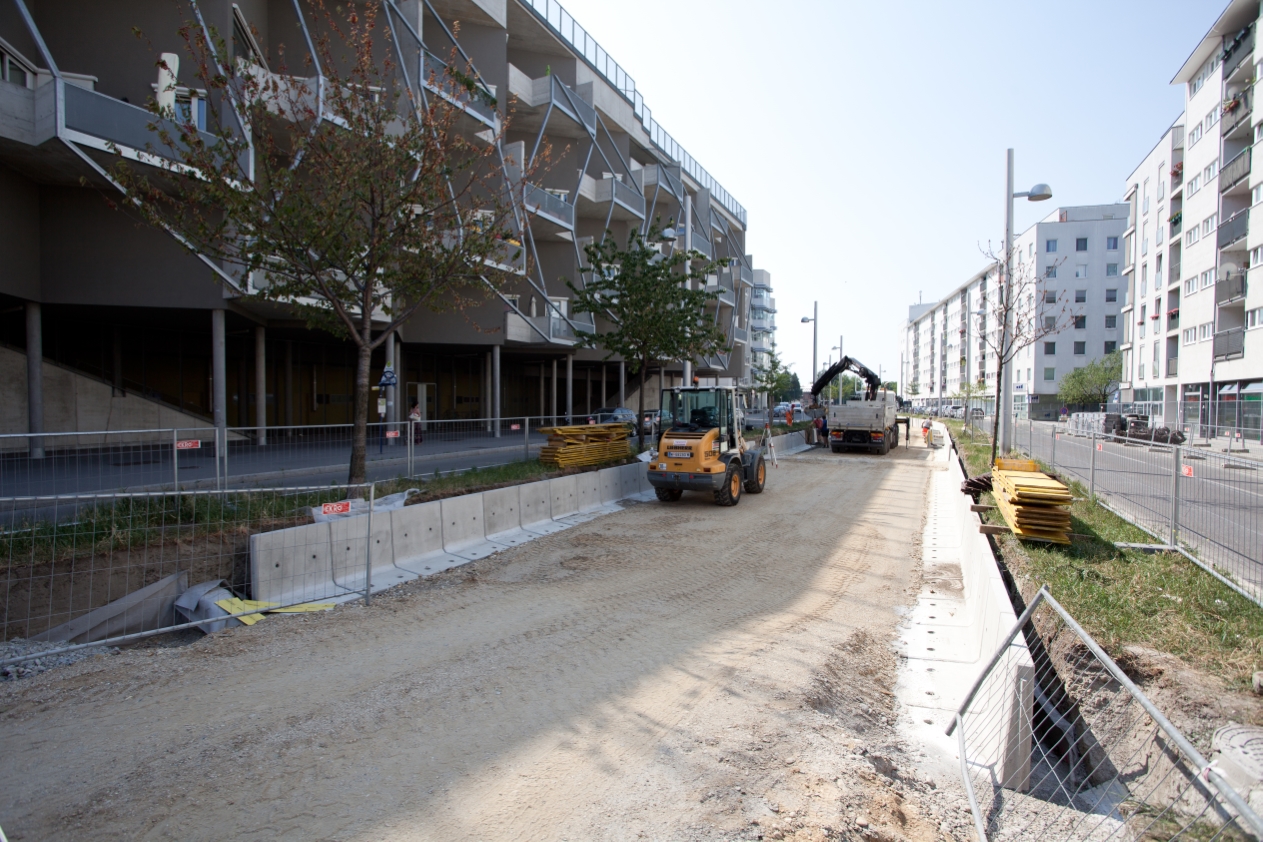 Bauarbeiten Verbindungsstrecke Tokiostraße in Kagran, Gleisbeetarbeiten, Juni 2012