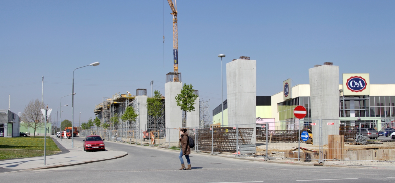 Bauarbeiten Verlängerung Linie 26, Station Gewerbepark,  Brückenfundamente, April 2012