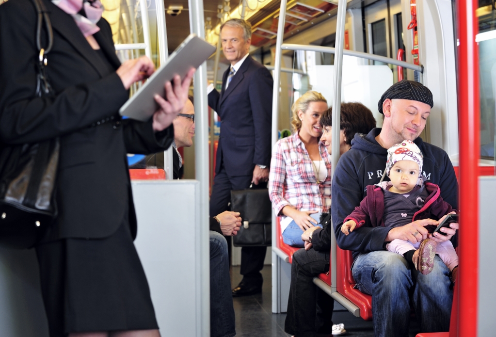 Die an 1. Mai 2012 geltendeTarifreform der Wiener Linien wirkt sich auf viele positiv aus. (Bildrechte der abgebildeten Personen wurden zugunsten der Wiener Linien abgegeben - Veröffentlichung uneingeschränkt möglich!)