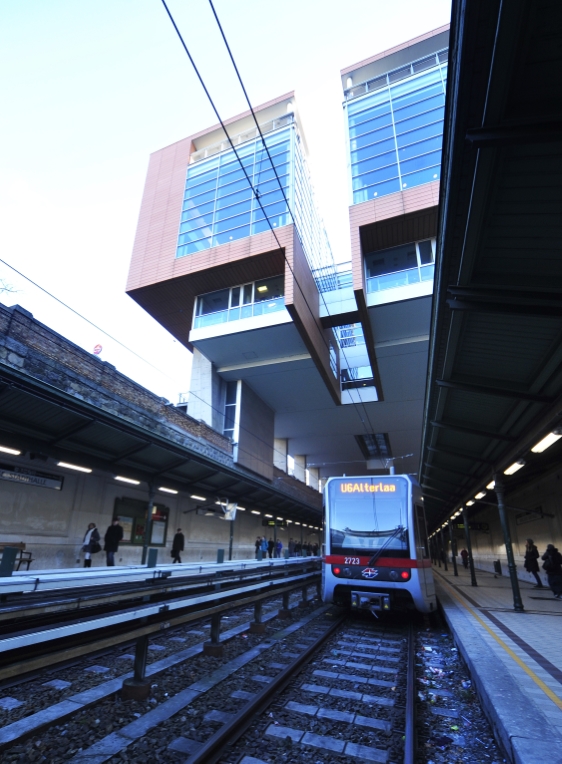 U-Bahn Zug der Linie U6 in der Station Burggasse / Stadthalle.