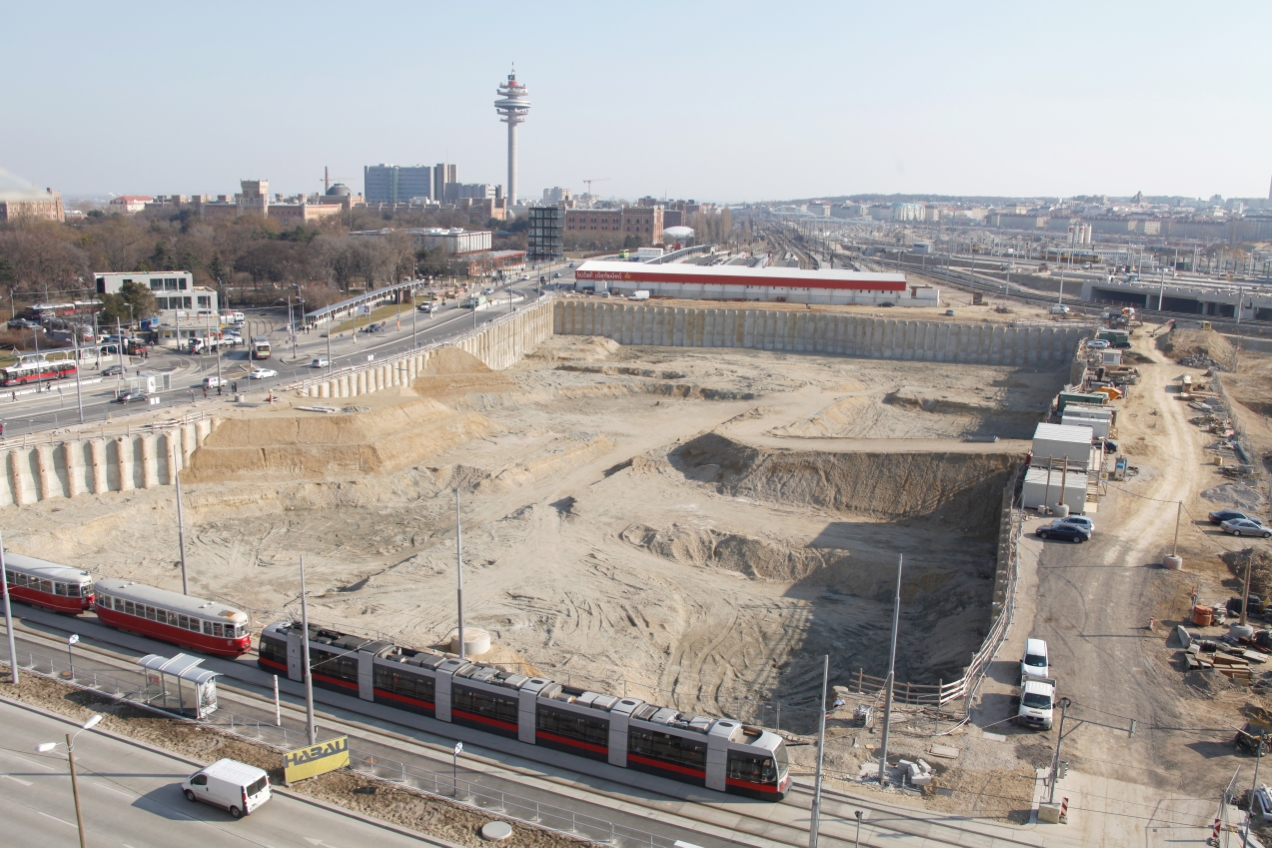 Situation Bereich Südbahnhof von oben mit diversen Linien, ua.Linie 18 ,O , Typen B und E1-c3,  März2012