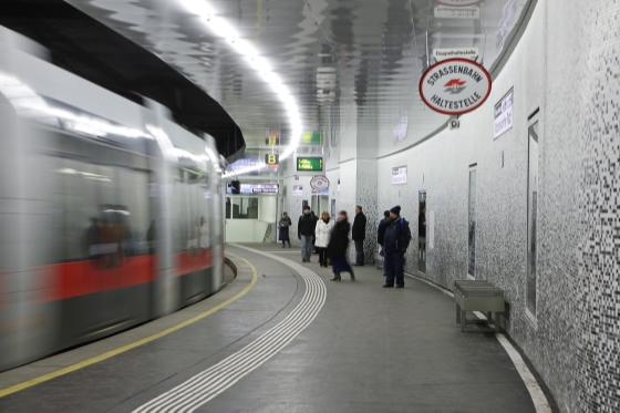 Neu sanierte Ustrab-Station Matzleinsdorfer Platz