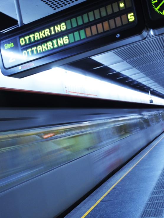 Silberpfeil der Linie U3 in der Station Simmering.