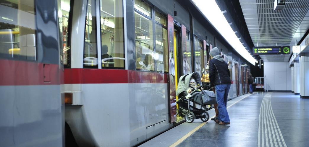 U-Bahn Zug der Linie U6 in der Station Floridsdorf.