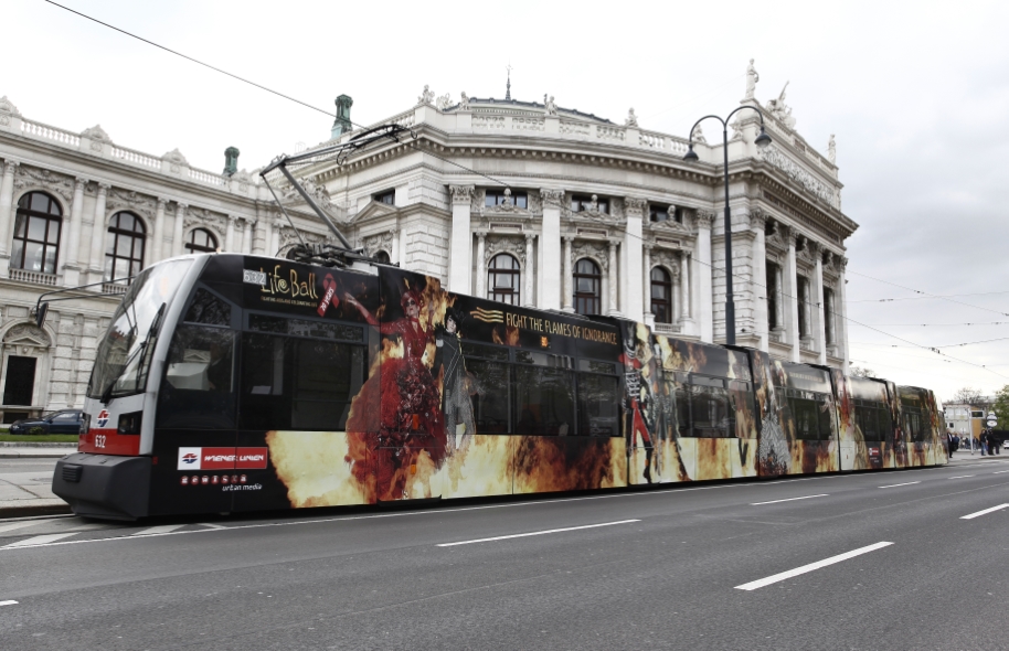 Zum Life Ball am 19. Mai 2012 mit den Wiener Linien.