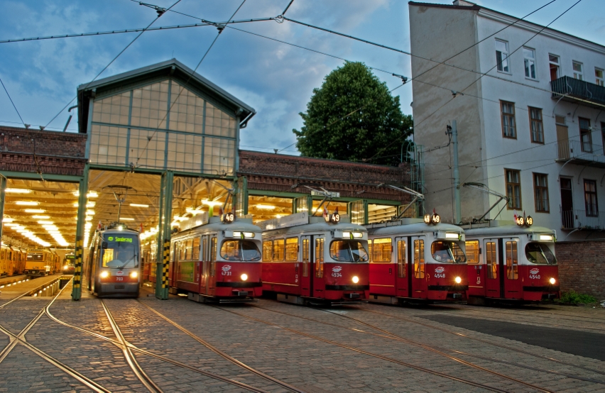 Abendaufnahme Bhf Rudolfsheim mit den Typen  E1-c3/4 und Ulf B1 Juni 12