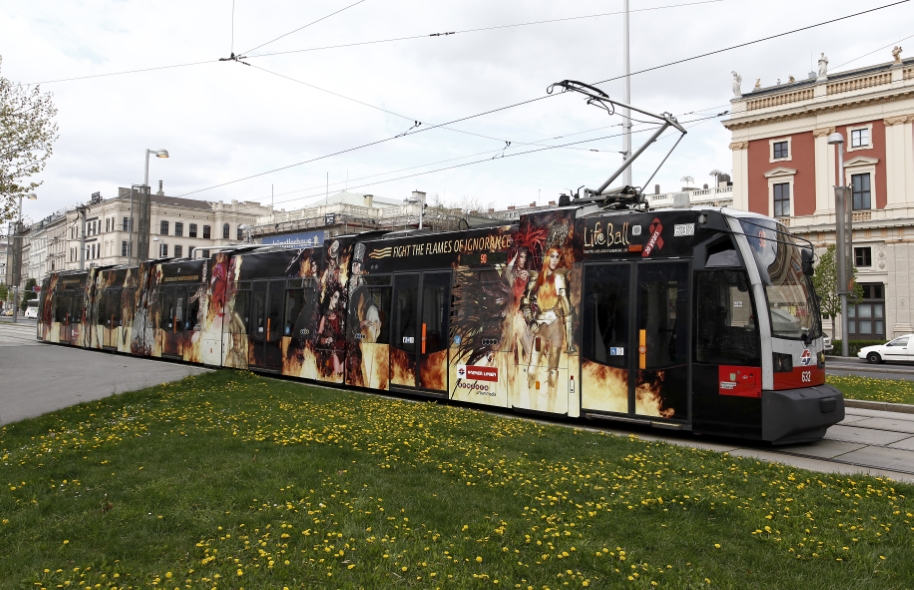 Zum Life Ball am 19. Mai 2012 mit den Wiener Linien.