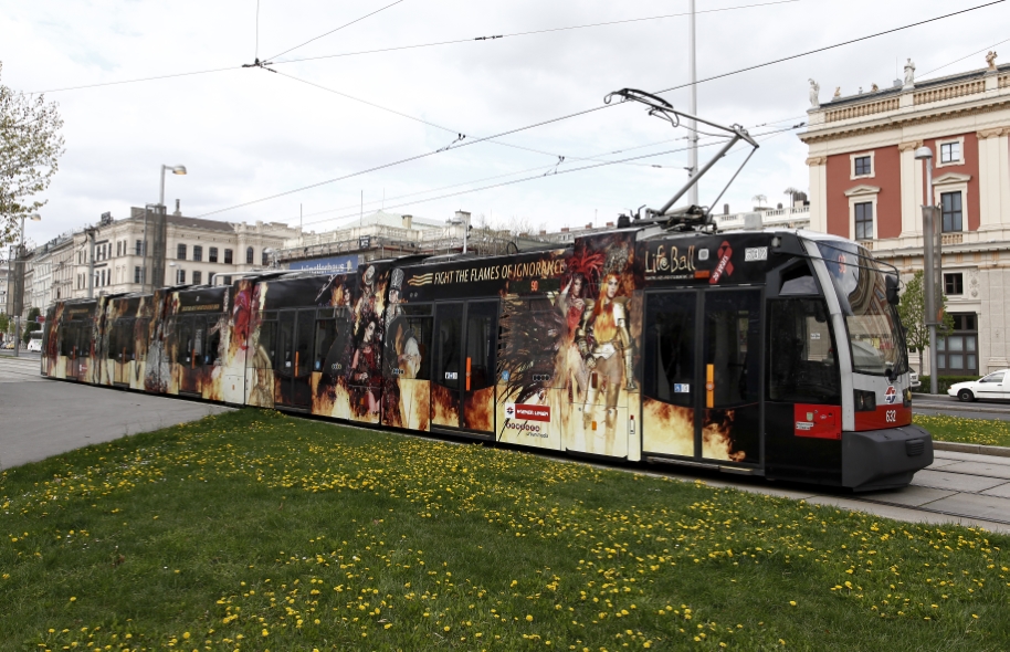 Zum Life Ball am 19. Mai 2012 mit den Wiener Linien.