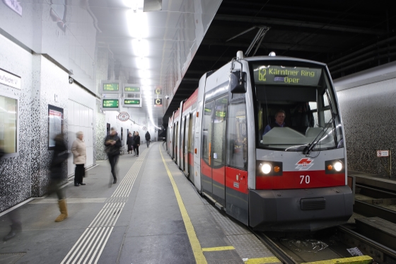 Neu sanierte Ustrab-Station Matzleinsdorfer Platz, Linie 62