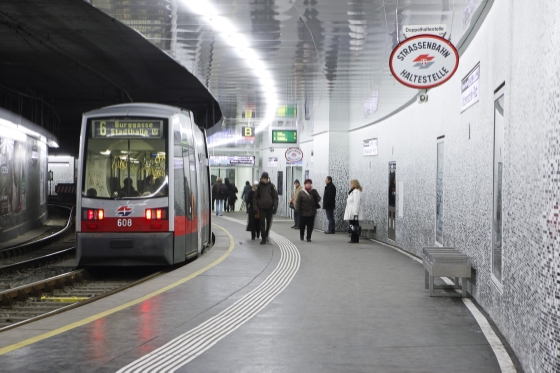 Neu sanierte Ustrab-Station Matzleinsdorfer Platz, Linie 6