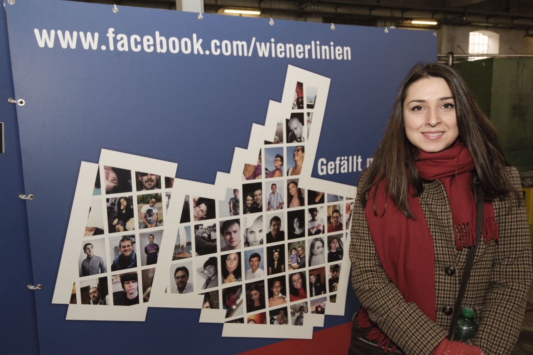 Fototermin mit den zwei Facebook-Bims und der Facebook Community am Bahnhof Favoriten.