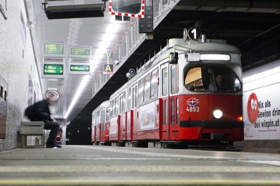 Neu sanierte Ustrab-Station Matzleinsdorfer Platz, Linie 1