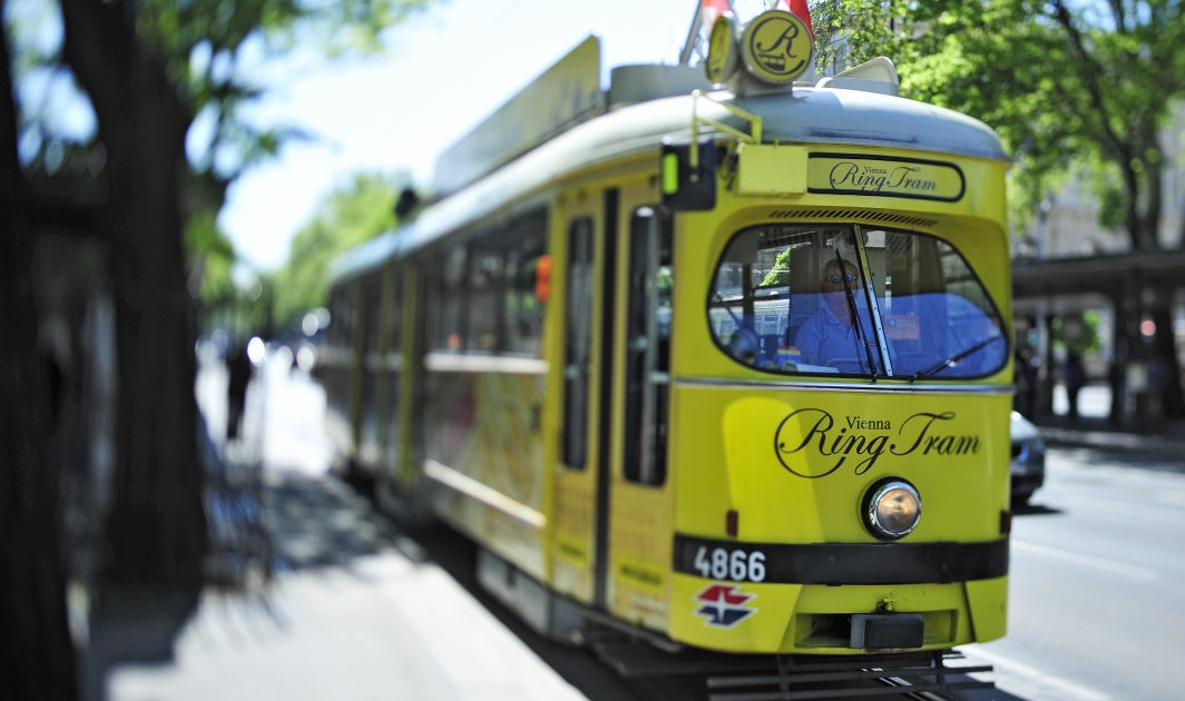 Garnitur der Ringtram auf der Ringstraße.