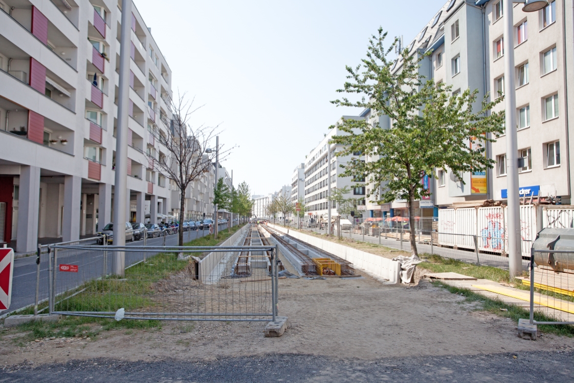 Bauarbeiten Verbindungsstrecke Tokiostraße in Kagran, Gleisbeetarbeiten, Juni 2012