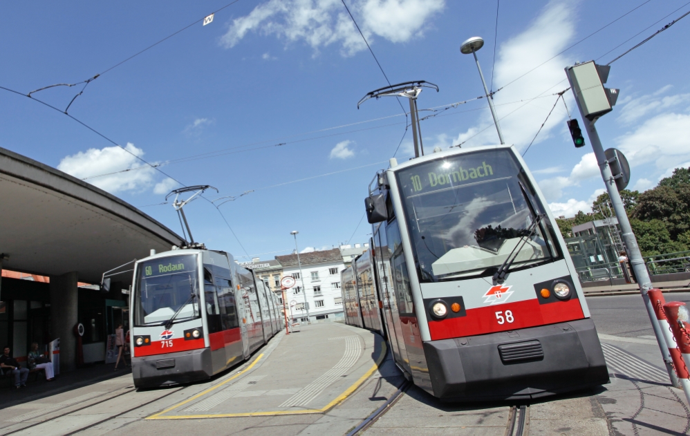 Linien 10 und 60 in Hietzing mit Type A1 und B1, August 2012