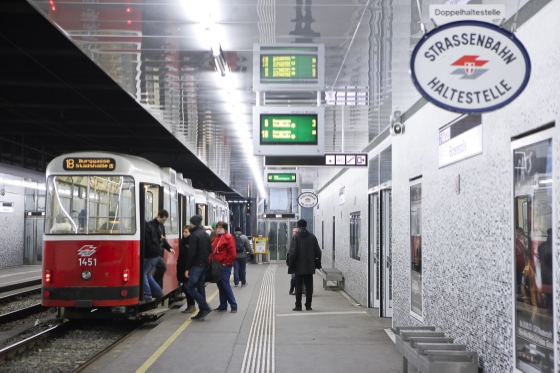 Neu sanierte Ustrab-Station Eichenstraße, Linie 18