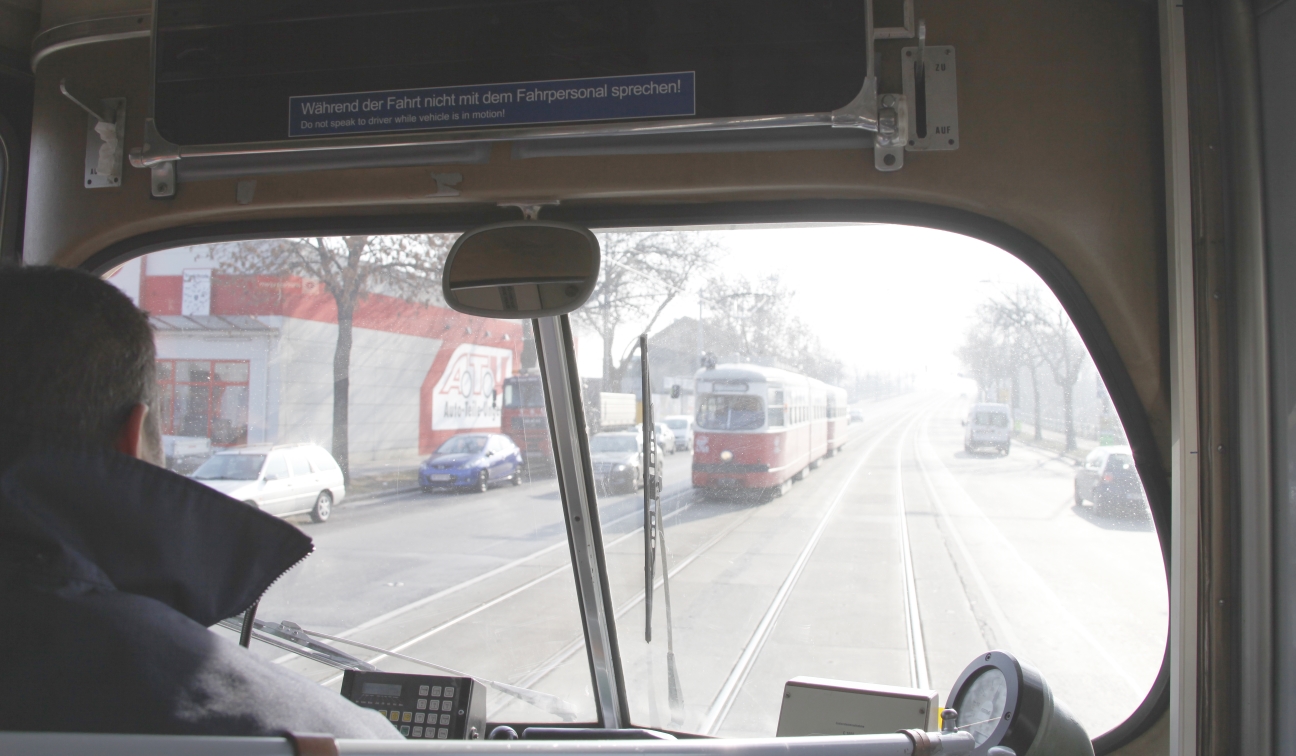 Linie 26 mit Zug E1vom Fahrer aus gesehen,Pragerstraße,Gegenzug E1, Februar 2012