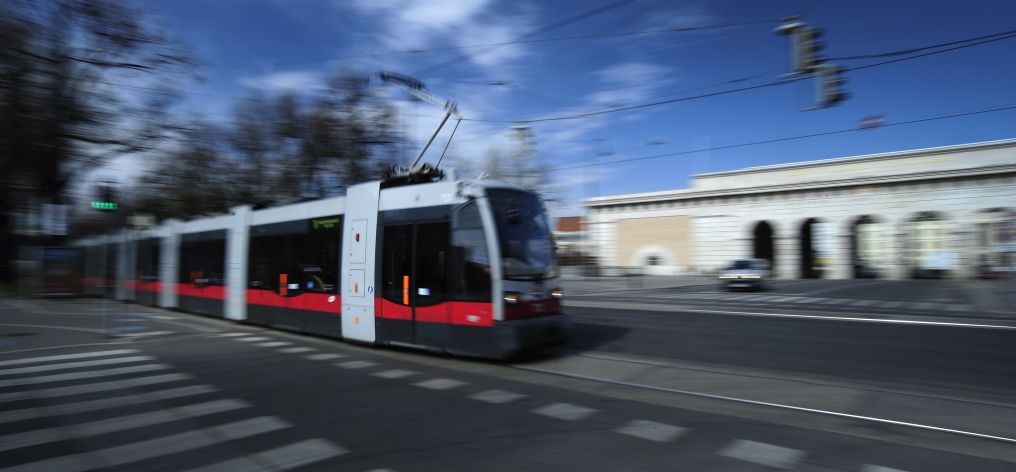 Straßenbahn im Bereich Heldentor, Ringstraße