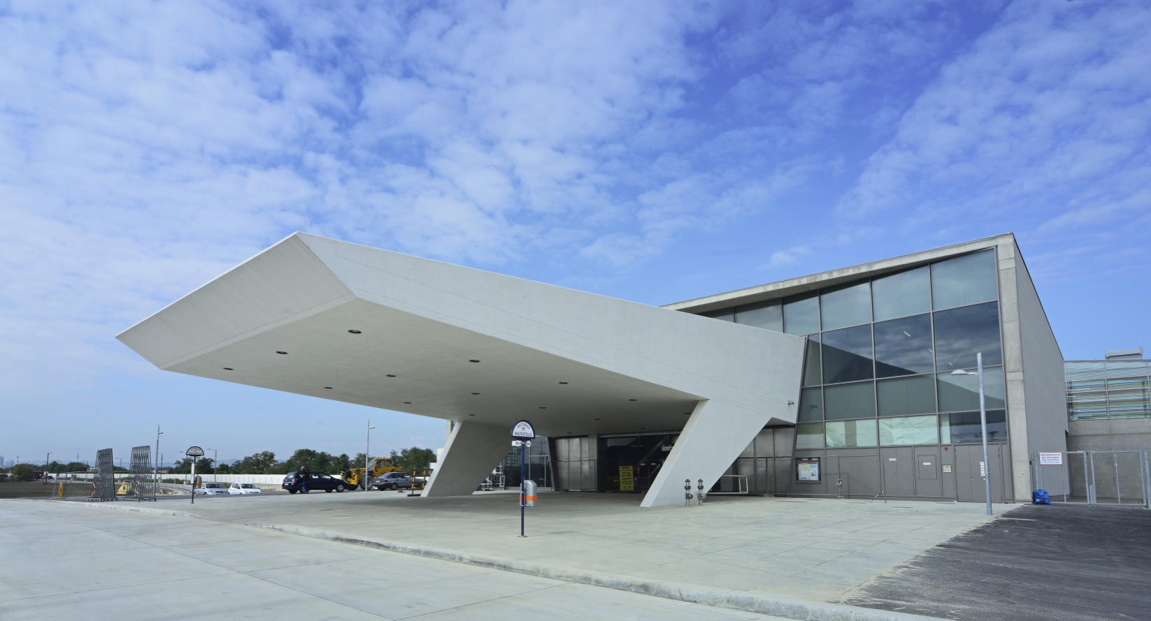 Verlängerung der U2 bis zur Station Seestadt, Eröffnung a, 5. Oktober 2013. Ansicht der neuen oberirdischen Strecke zwischen Aspernstraße und Seestadt. Station Aspern Nord.